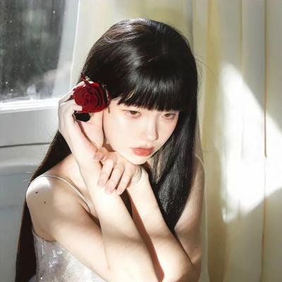 在拥挤的房间拥抱